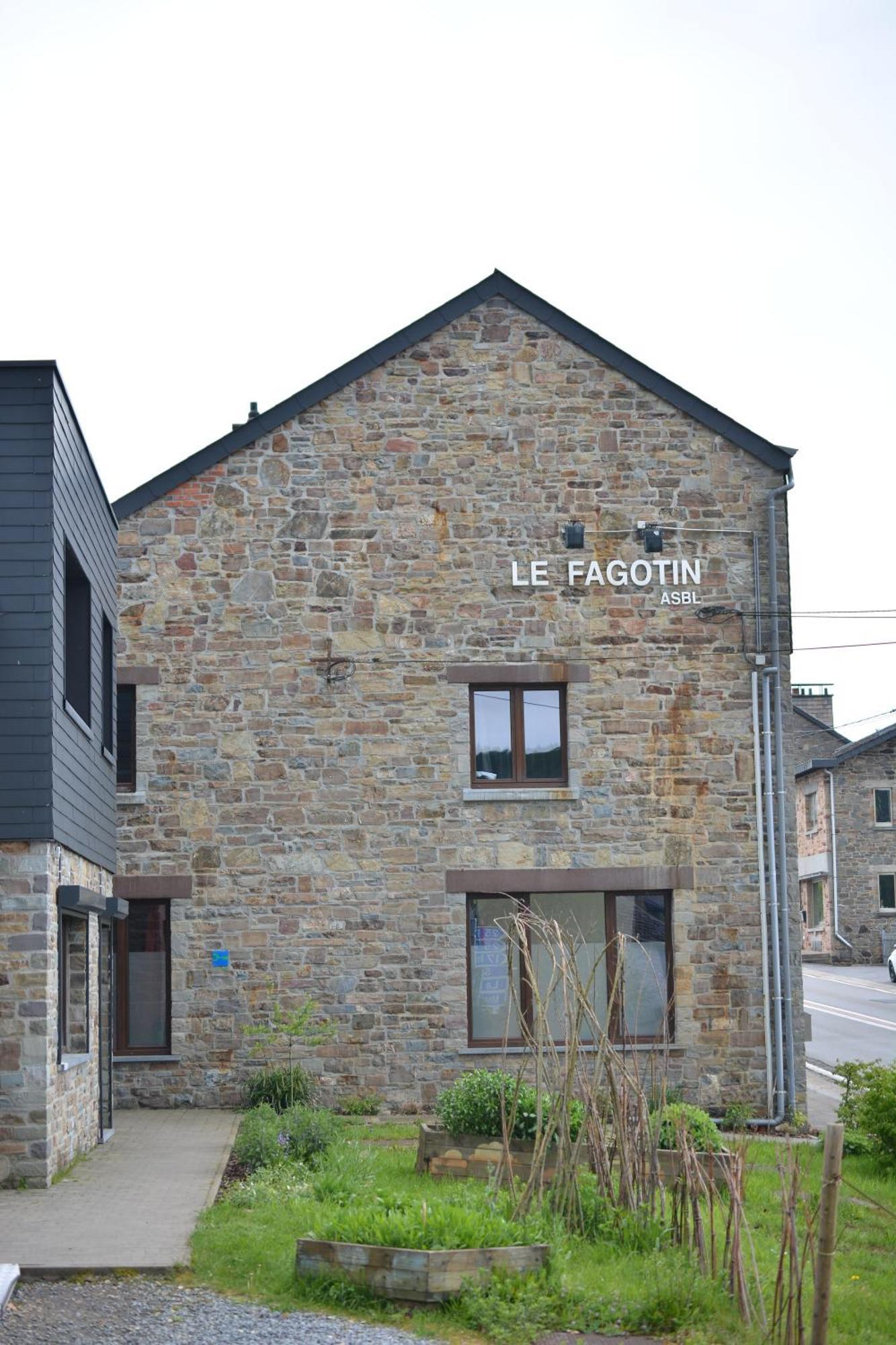 Le Fagotin - Youth Hostel Stoumont Luaran gambar